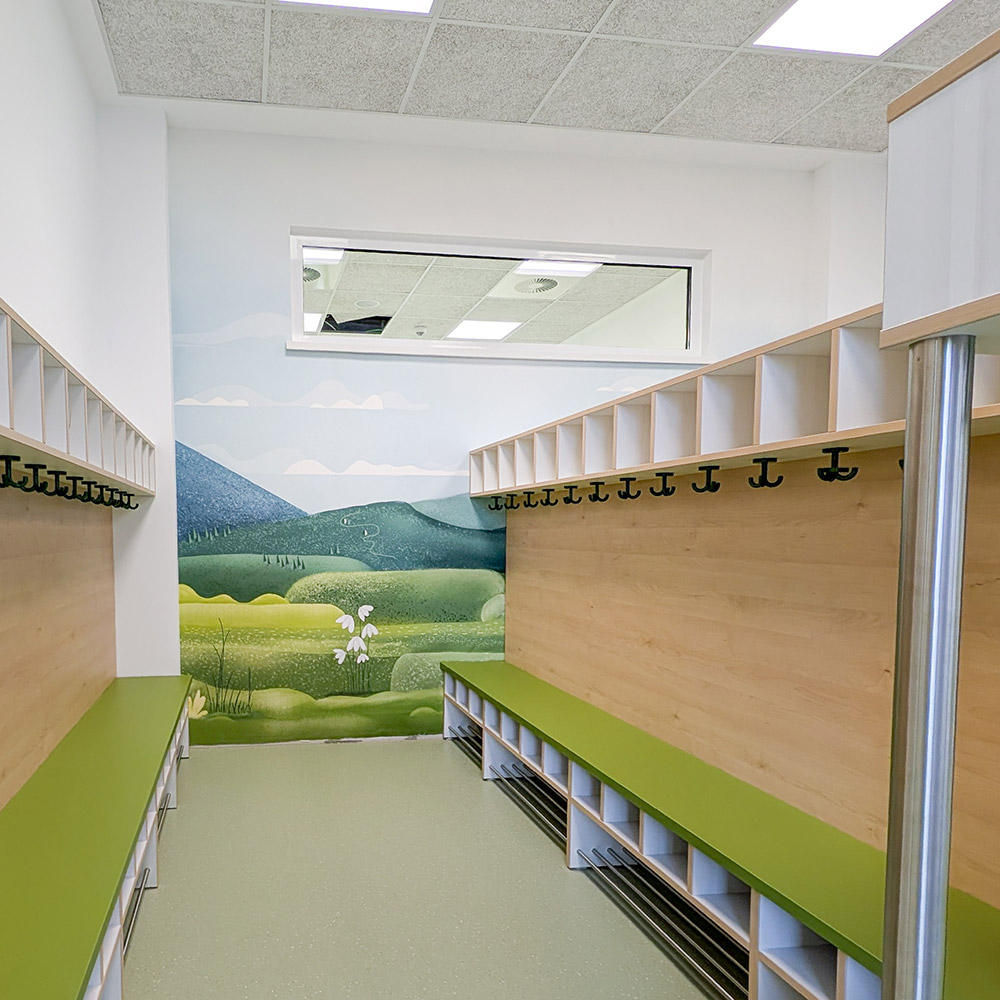 Tapetenbild in der Umkleide Schule